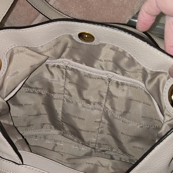 Michael Kors Soft Pebbled Leather Blush Shoulder Bag - Picture 11 of 16